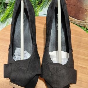 NIB Benassal Women  Elegant Black Heels with Bow Detail Sz 5